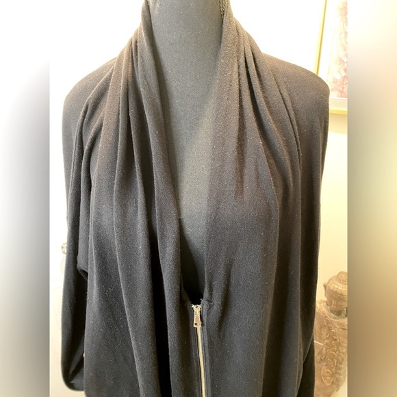 ✅Zara Knit 🧶 black w/ shiny gold finish zipper, pockets and shawl collar  🖤 - Picture 9 of 12